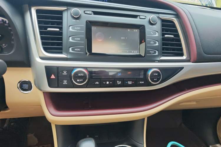 Used Toyota Highlander 2017 2.0T Two-Wheel Drive Luxury Edition 7 Seats Audio And AC Panel