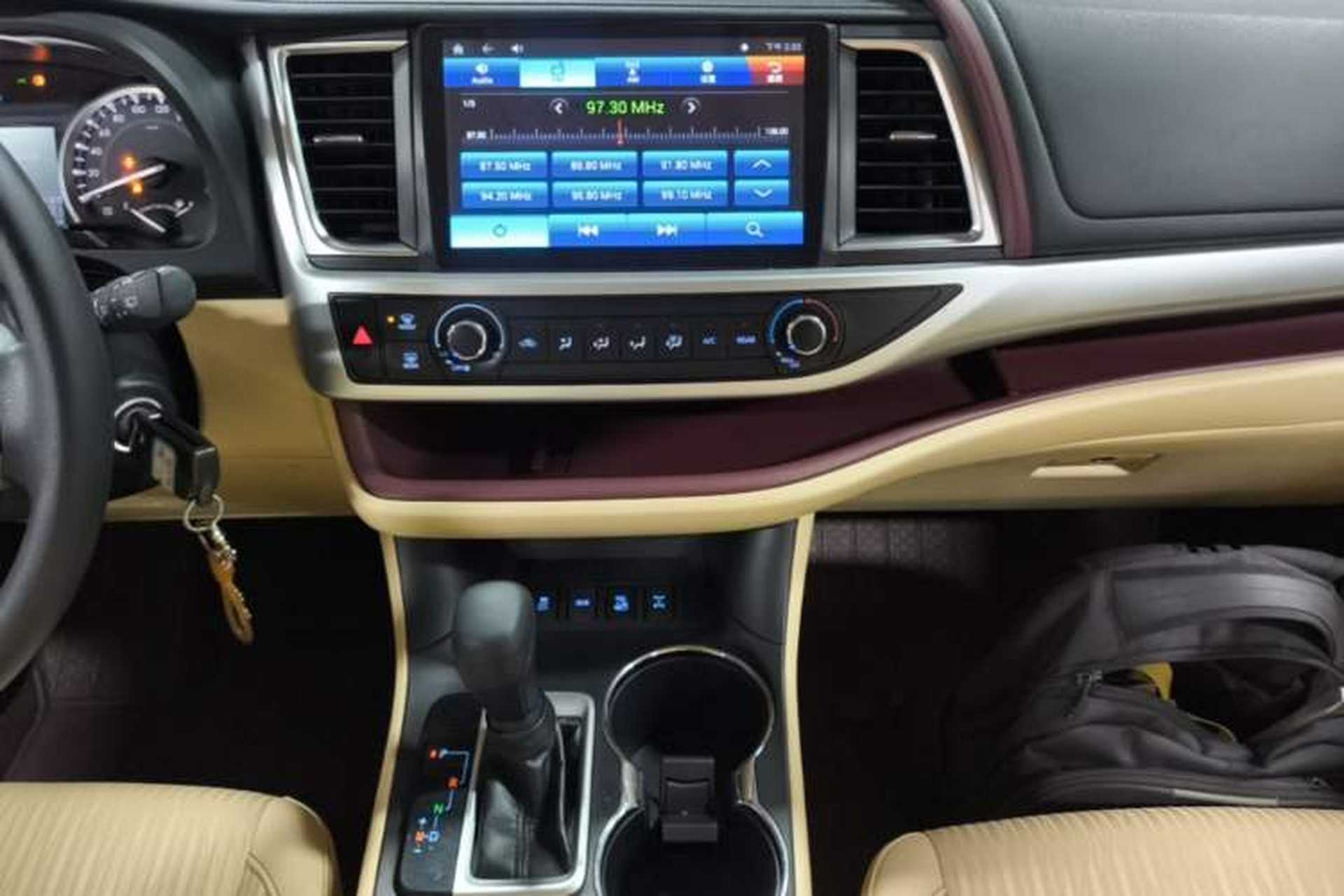 Used Toyota Highlander 2017 2.0T Four-Wheel Drive Elite Edition 7-Seater Audio And AC Panel