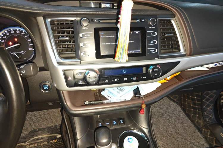 Used Toyota Highlander 2017 2.0T Four-Wheel Drive Luxury Edition 7 Seats Audio And AC Panel
