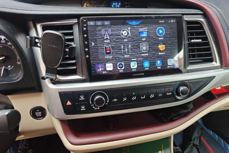 Used Toyota Highlander 2017 2.0T Two-Wheel Drive Elite Edition 5 Seats Audio And AC Panel