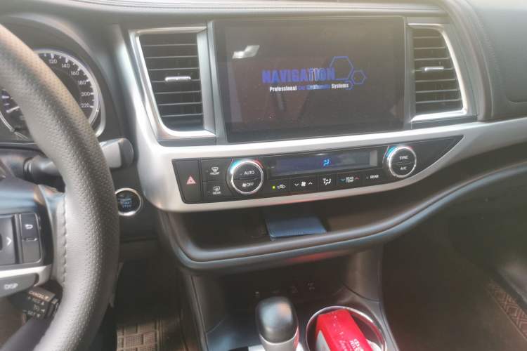 Used Toyota Highlander 2017 2.0T Four-Wheel Drive Luxury Edition 7 Seats Audio And AC Panel