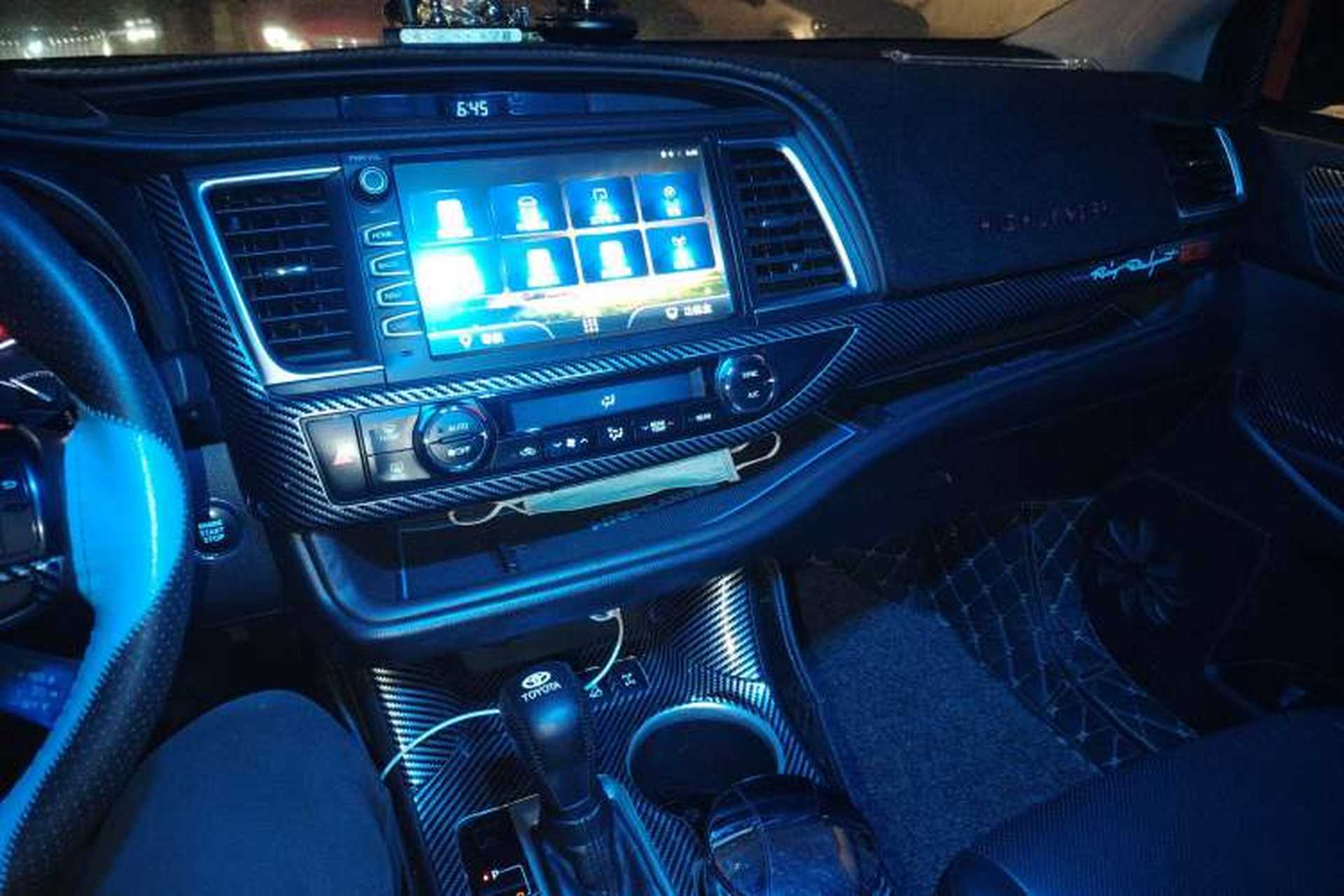 Used Toyota Highlander 2017 2.0T Four-Wheel Drive Luxury Edition 7 Seats Audio And AC Panel