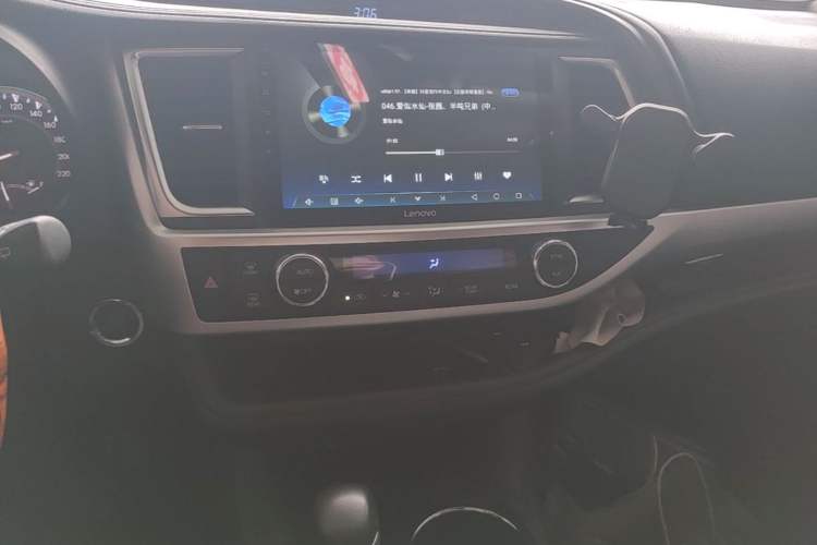 Used Toyota Highlander 2017 2.0T Four-Wheel Drive Luxury Edition 7 Seats Audio And AC Panel