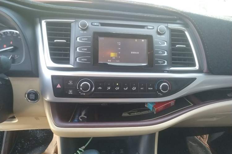 Used Toyota Highlander 2017 2.0T Four-Wheel Drive Elite Edition 7-Seater Audio And AC Panel