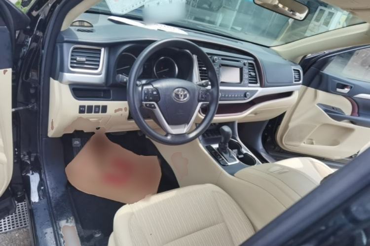 Used Toyota Highlander 2017 2.0T Two-Wheel Drive Elite Edition 5 Seats Center Console