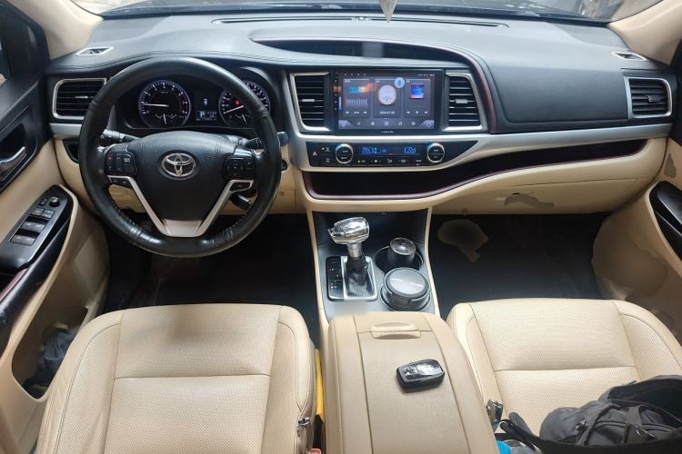 Used Toyota Highlander 2017 2.0T Two-Wheel Drive Luxury Edition 7 Seats Center Console