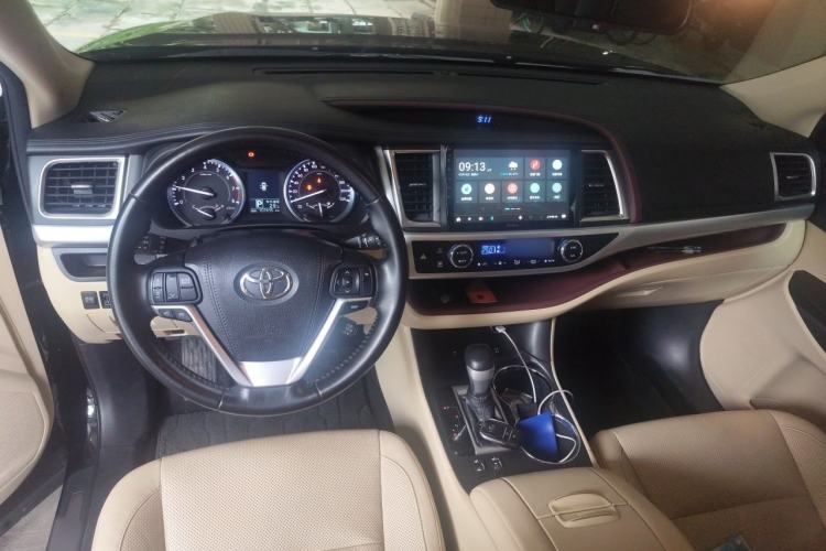 Used Toyota Highlander 2017 2.0T Four-Wheel Drive Luxury Edition 7 Seats Center Console