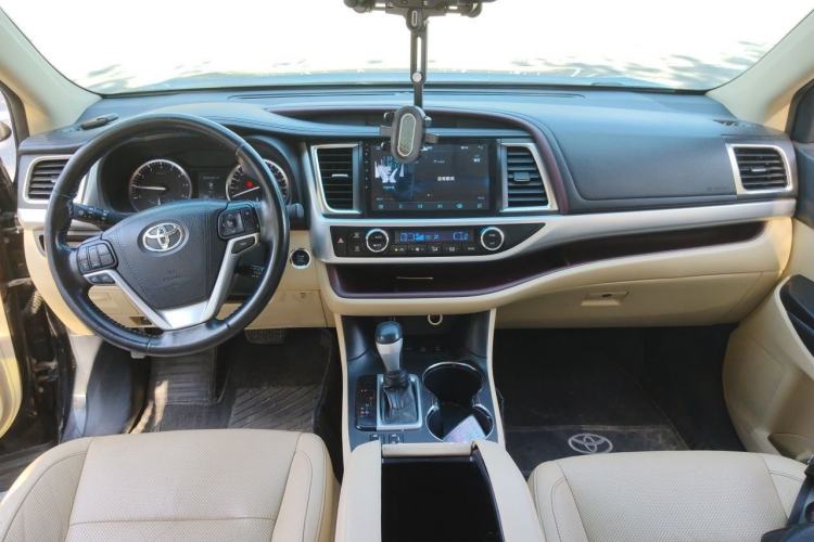 Used Toyota Highlander 2017 2.0T Four-Wheel Drive Elite Edition 7-Seater Center Console