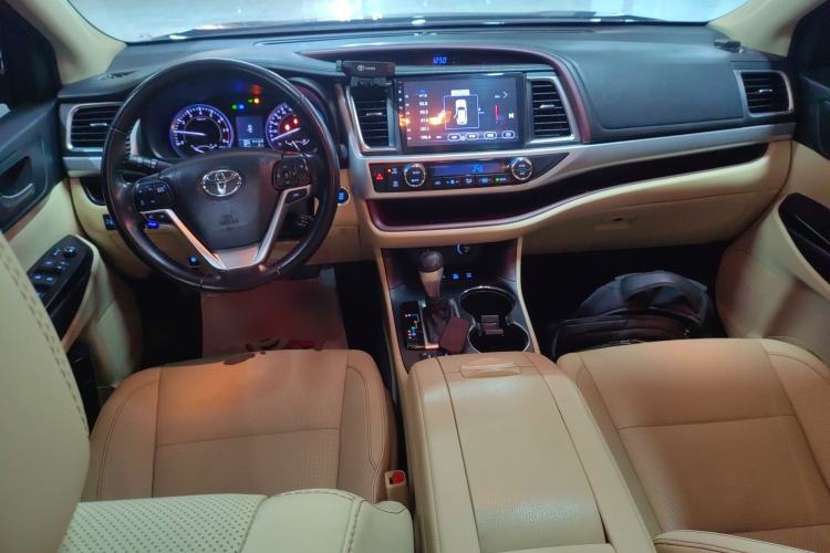 Used Toyota Highlander 2017 2.0T Four-Wheel Drive Luxury Edition 7 Seats Center Console