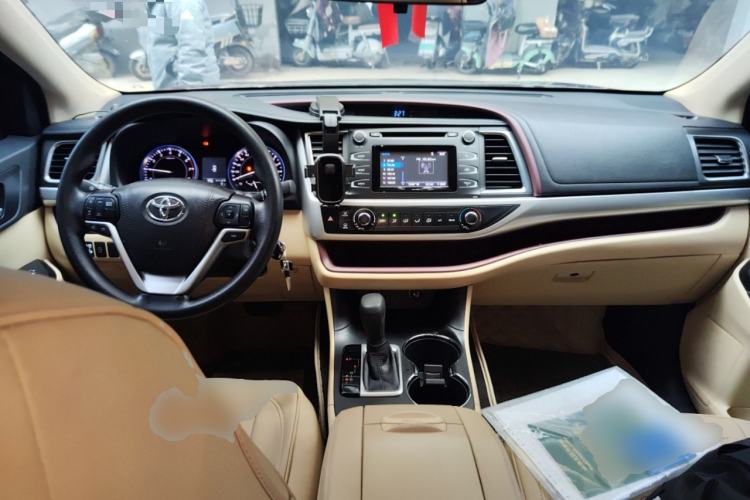 Used Toyota Highlander 2017 2.0T Two-Wheel Drive Elite Edition 5 Seats Center Console