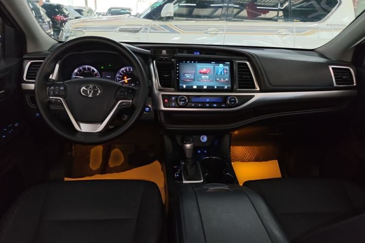 Used Toyota Highlander 2017 2.0T Four-Wheel Drive Luxury Edition 7 Seats Center Console
