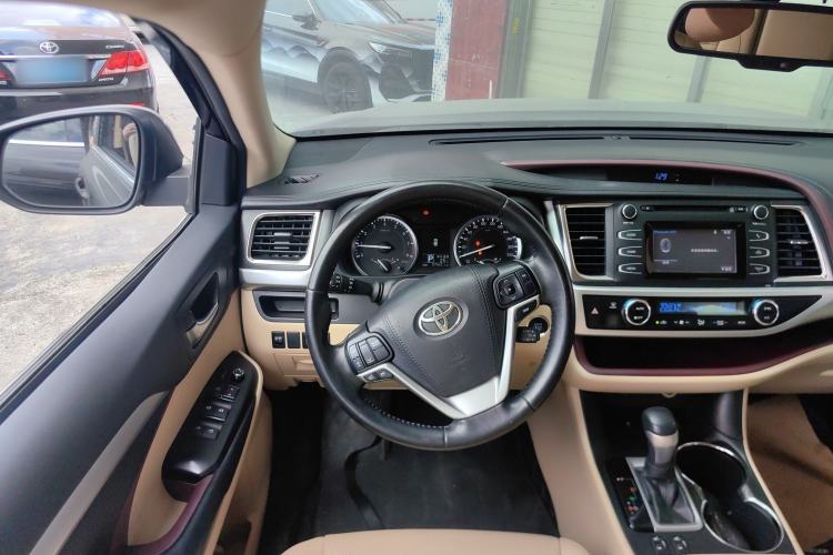 Used Toyota Highlander 2017 2.0T Four-Wheel Drive Luxury Edition 7 Seats Center Console