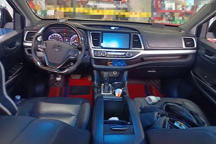 Used Toyota Highlander 2017 2.0T Four-Wheel Drive Black Edition Limited Model Center Console