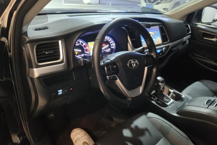 Used Toyota Highlander 2017 2.0T Four-Wheel Drive Luxury Edition 7 Seats Center Console