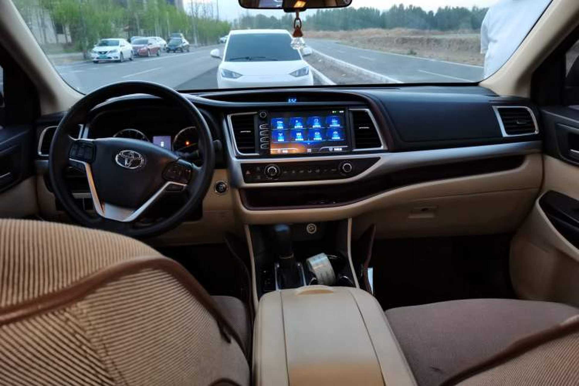 Used Toyota Highlander 2017 2.0T Four-Wheel Drive Elite Edition 7-Seater Center Console