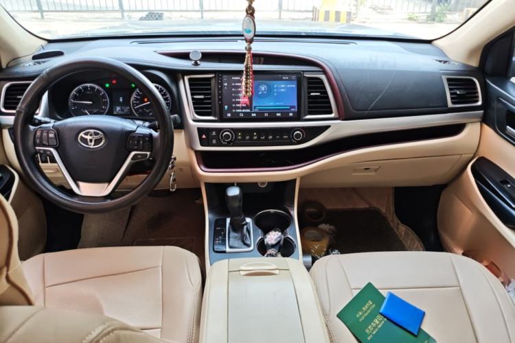 Used Toyota Highlander 2017 2.0T Two-Wheel Drive Elite Edition 5 Seats Center Console
