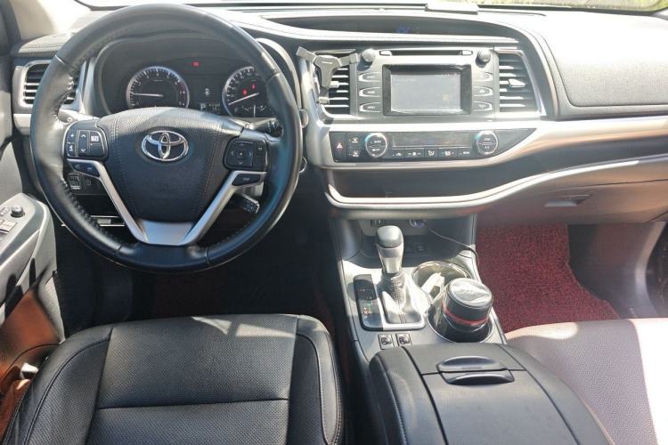 Used Toyota Highlander 2017 2.0T Four-Wheel Drive Luxury Edition 7 Seats Center Console