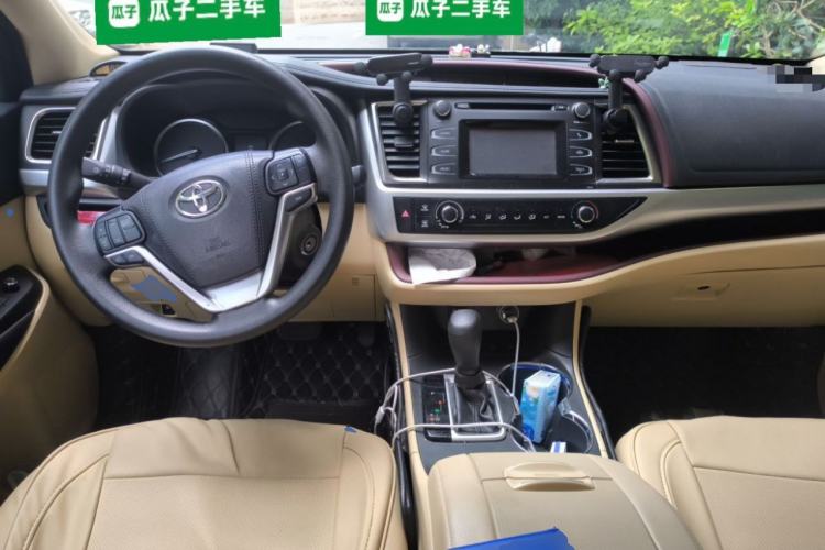 Used Toyota Highlander 2017 2.0T Four-Wheel Drive Elite Edition 7-Seater Center Console