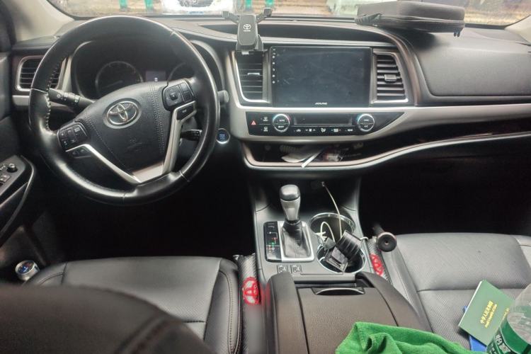 Used Toyota Highlander 2017 2.0T Four-Wheel Drive Luxury Edition 7 Seats Center Console
