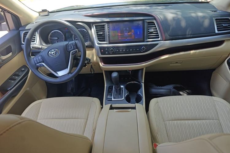 Used Toyota Highlander 2017 2.0T Four-Wheel Drive Elite Edition 7-Seater Center Console