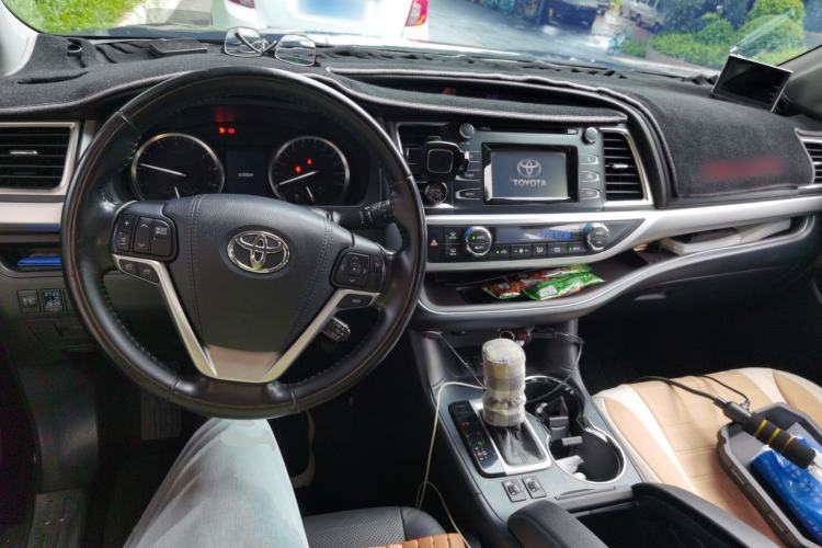 Used Toyota Highlander 2017 2.0T Two-Wheel Drive Luxury Edition 7 Seats Center Console