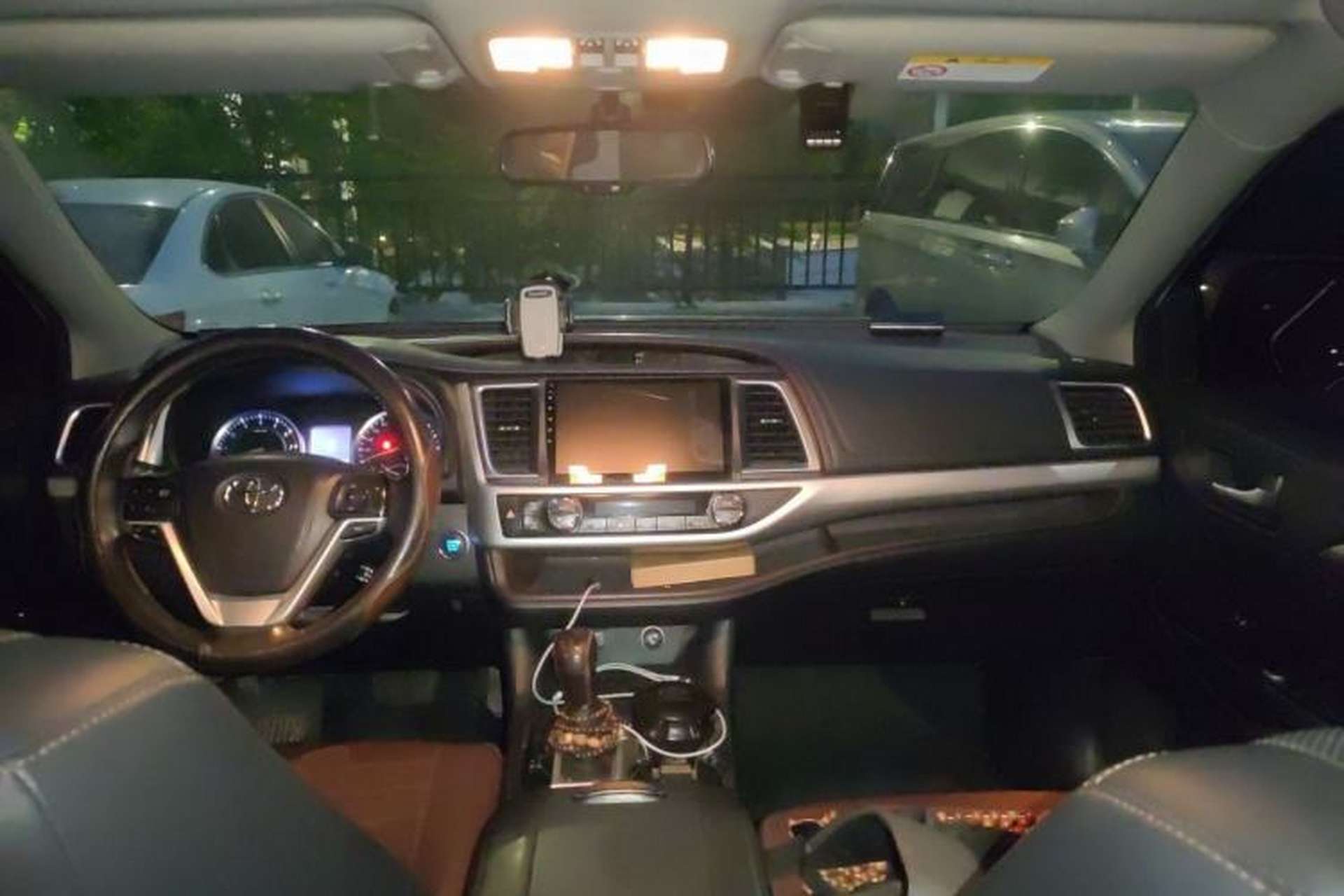 Used Toyota Highlander 2017 2.0T Four-Wheel Drive Luxury Edition 7 Seats Center Console