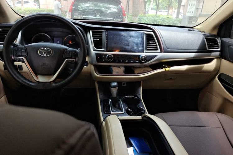 Used Toyota Highlander 2017 2.0T Four-Wheel Drive Luxury Edition 7 Seats Center Console