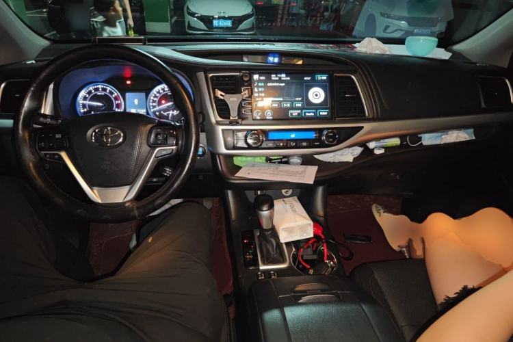 Used Toyota Highlander 2017 2.0T Four-Wheel Drive Luxury Edition 7 Seats Center Console