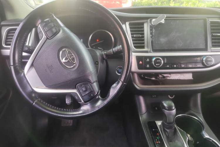 Used Toyota Highlander 2017 2.0T Four-Wheel Drive Luxury Edition 7 Seats Center Console