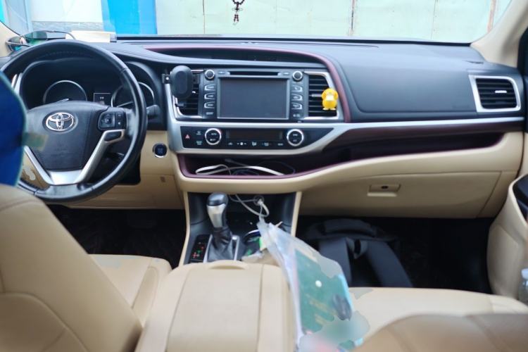 Used Toyota Highlander 2017 2.0T Four-Wheel Drive Ultimate Edition 7 Seats Center Console