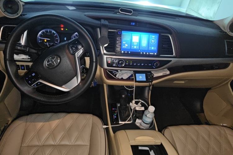 Used Toyota Highlander 2017 2.0T Four-Wheel Drive Elite Edition 7-Seater Center Console