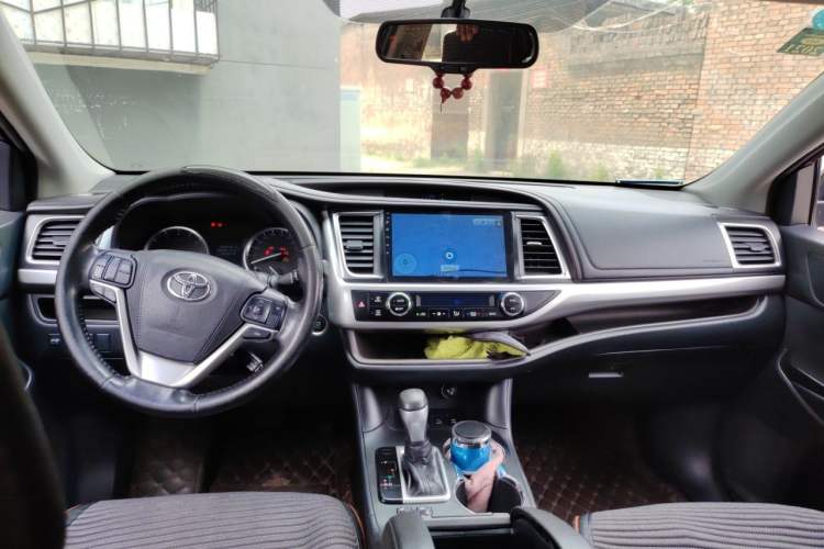 Used Toyota Highlander 2017 2.0T Four-Wheel Drive Luxury Edition 7 Seats Center Console