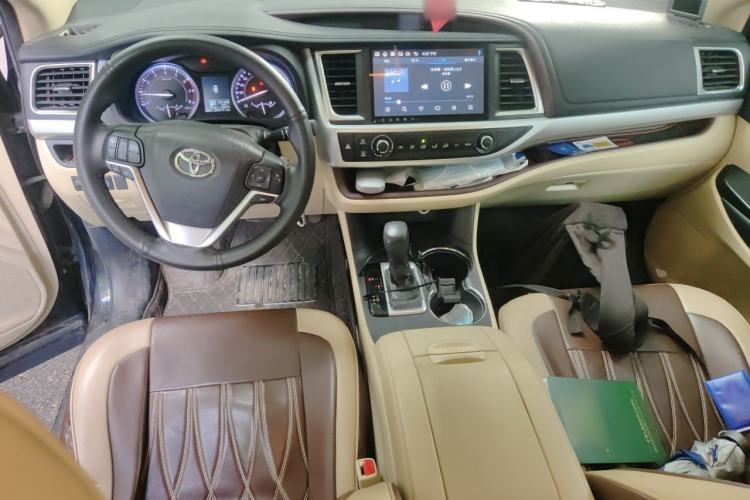 Used Toyota Highlander 2017 2.0T Two-Wheel Drive Elite Edition 5 Seats Center Console