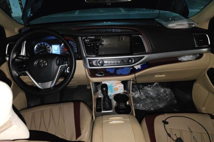 Used Toyota Highlander 2017 2.0T Four-Wheel Drive Elite Edition 7-Seater Center Console