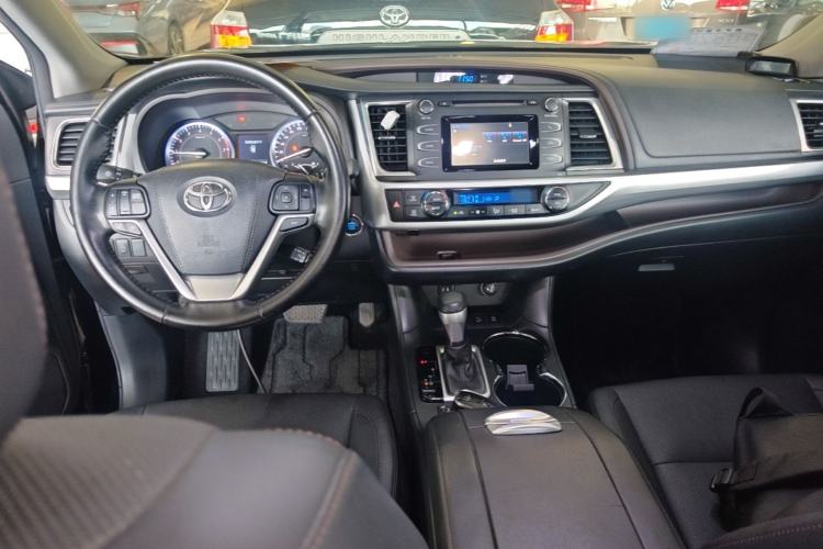 Used Toyota Highlander 2017 2.0T Four-Wheel Drive Luxury Edition 7 Seats Center Console