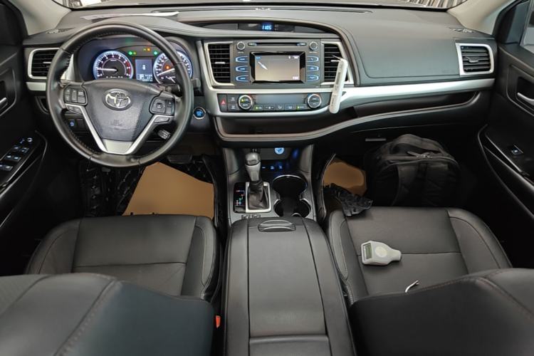 Used Toyota Highlander 2017 2.0T Four-Wheel Drive Luxury Edition 7 Seats Center Console