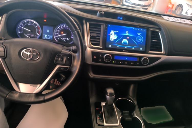 Used Toyota Highlander 2017 2.0T Four-Wheel Drive Luxury Edition 7 Seats Center Console