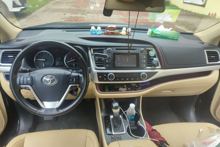 Used Toyota Highlander 2017 2.0T Four-Wheel Drive Luxury Edition 7 Seats Center Console
