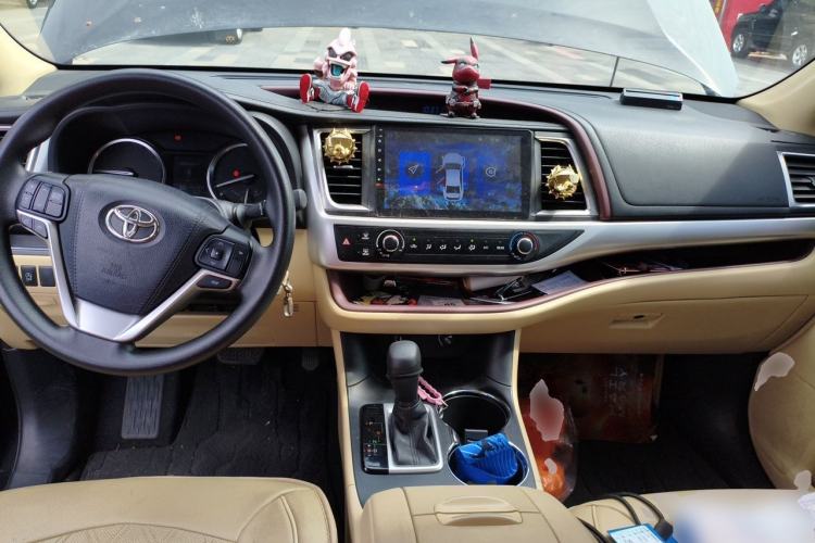 Used Toyota Highlander 2017 2.0T Two-Wheel Drive Elite Version 7 Seats Center Console