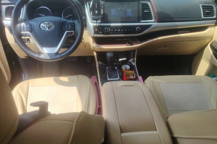 Used Toyota Highlander 2017 2.0T Four-Wheel Drive Elite Edition 7-Seater Center Console