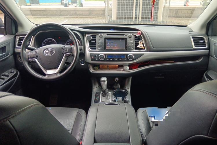 Used Toyota Highlander 2017 2.0T Four-Wheel Drive Black Edition Limited Model Center Console