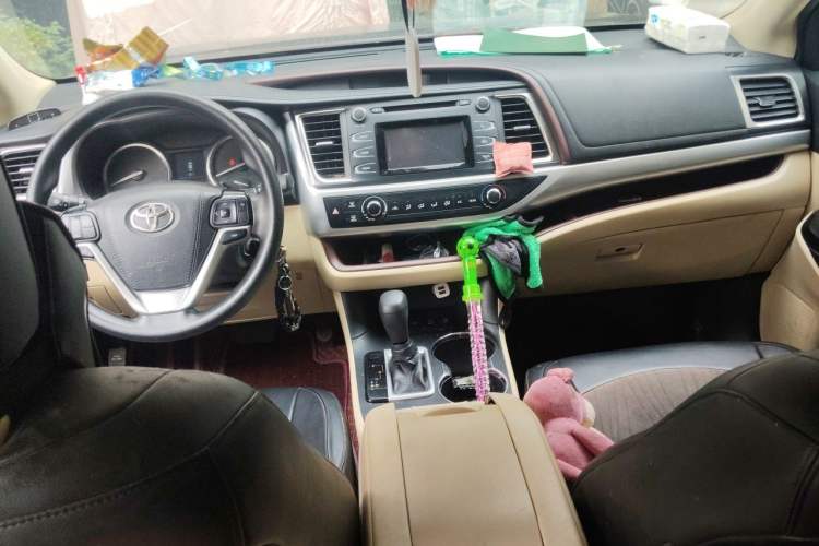 Used Toyota Highlander 2017 2.0T Four-Wheel Drive Elite Edition 7-Seater Center Console