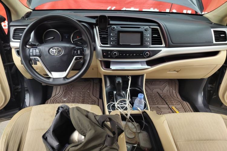 Used Toyota Highlander 2017 2.0T Two-Wheel Drive Elite Edition 5 Seats Center Console