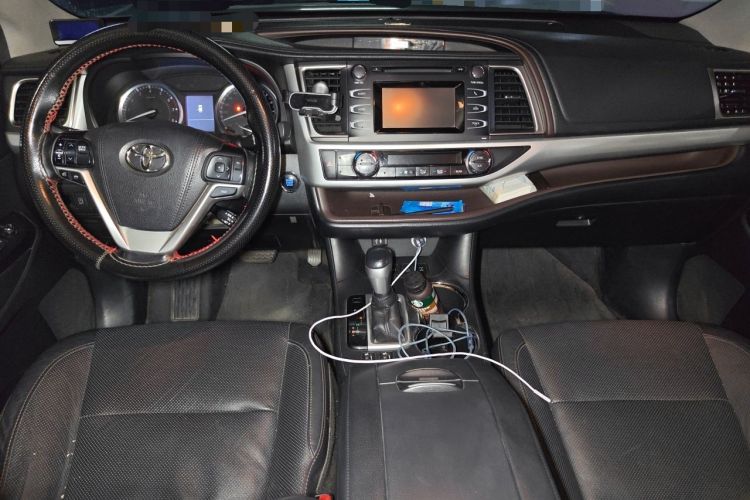 Used Toyota Highlander 2017 2.0T Four-Wheel Drive Luxury Edition 7 Seats Center Console