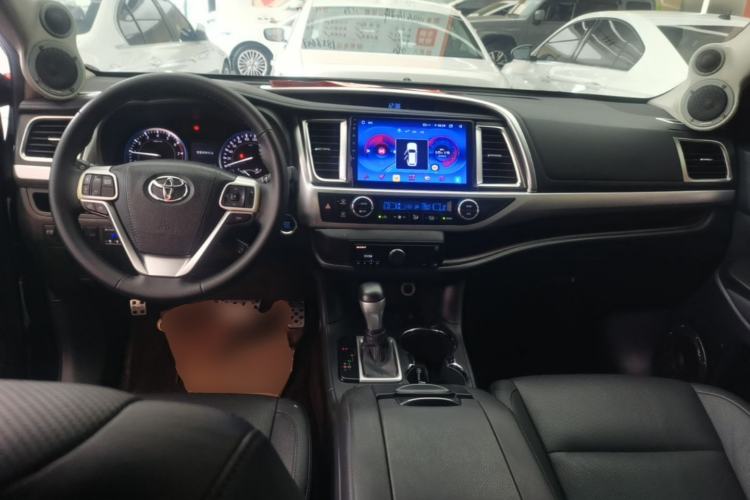 Used Toyota Highlander 2017 2.0T Four-Wheel Drive Luxury Edition 7 Seats Center Console