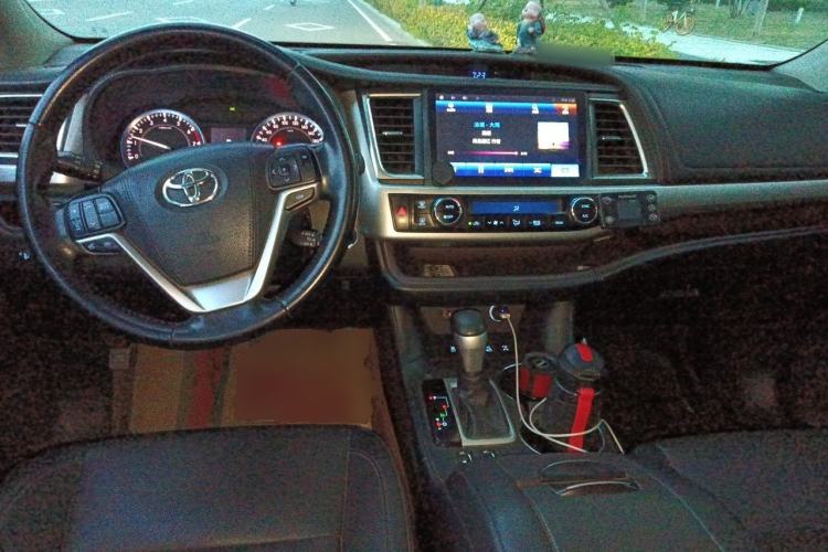 Used Toyota Highlander 2017 2.0T Four-Wheel Drive Luxury Edition 7 Seats Center Console