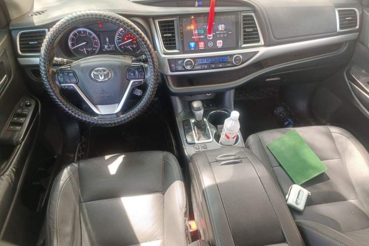 Used Toyota Highlander 2017 2.0T Four-Wheel Drive Black Edition Limited Model Center Console