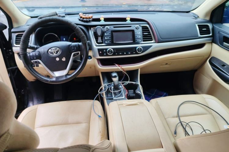 Used Toyota Highlander 2017 2.0T Two-Wheel Drive Luxury Edition 7 Seats Center Console