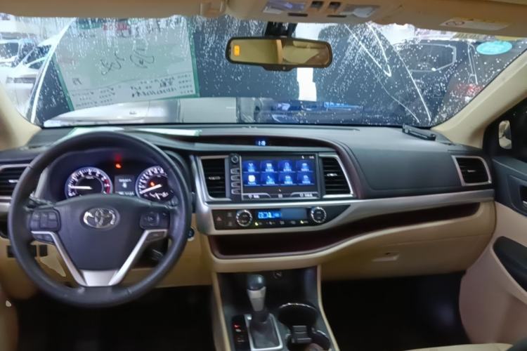 Used Toyota Highlander 2017 2.0T Four-Wheel Drive Luxury Edition 7 Seats Center Console