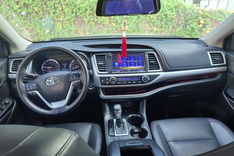 Used Toyota Highlander 2017 2.0T Four-Wheel Drive Luxury Edition 7 Seats Center Console